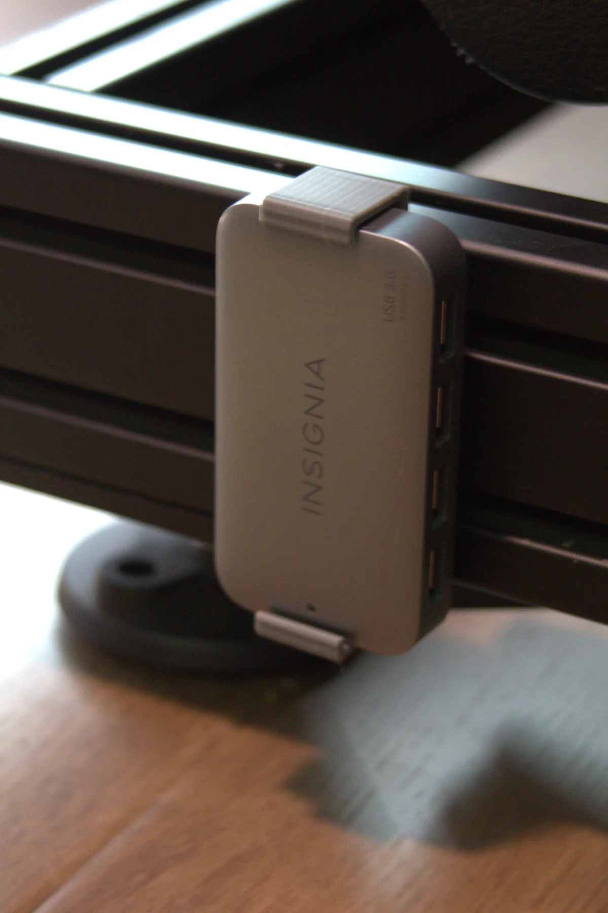 KT-13 mount fitted around the Insignia USB hub